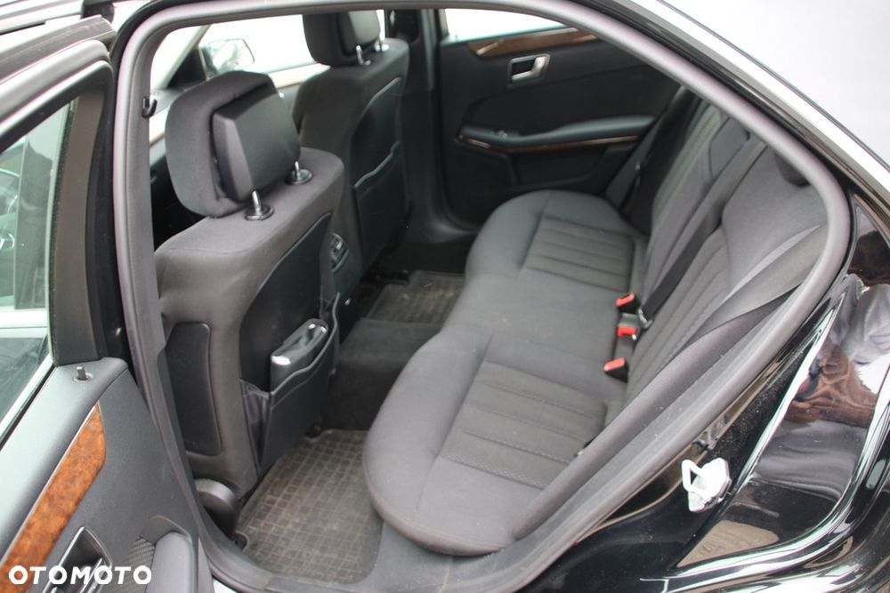 Mercedes-Benz Klasa E 250 CGI BlueEFFICIENCY 7G-TRONIC Elegance - 17