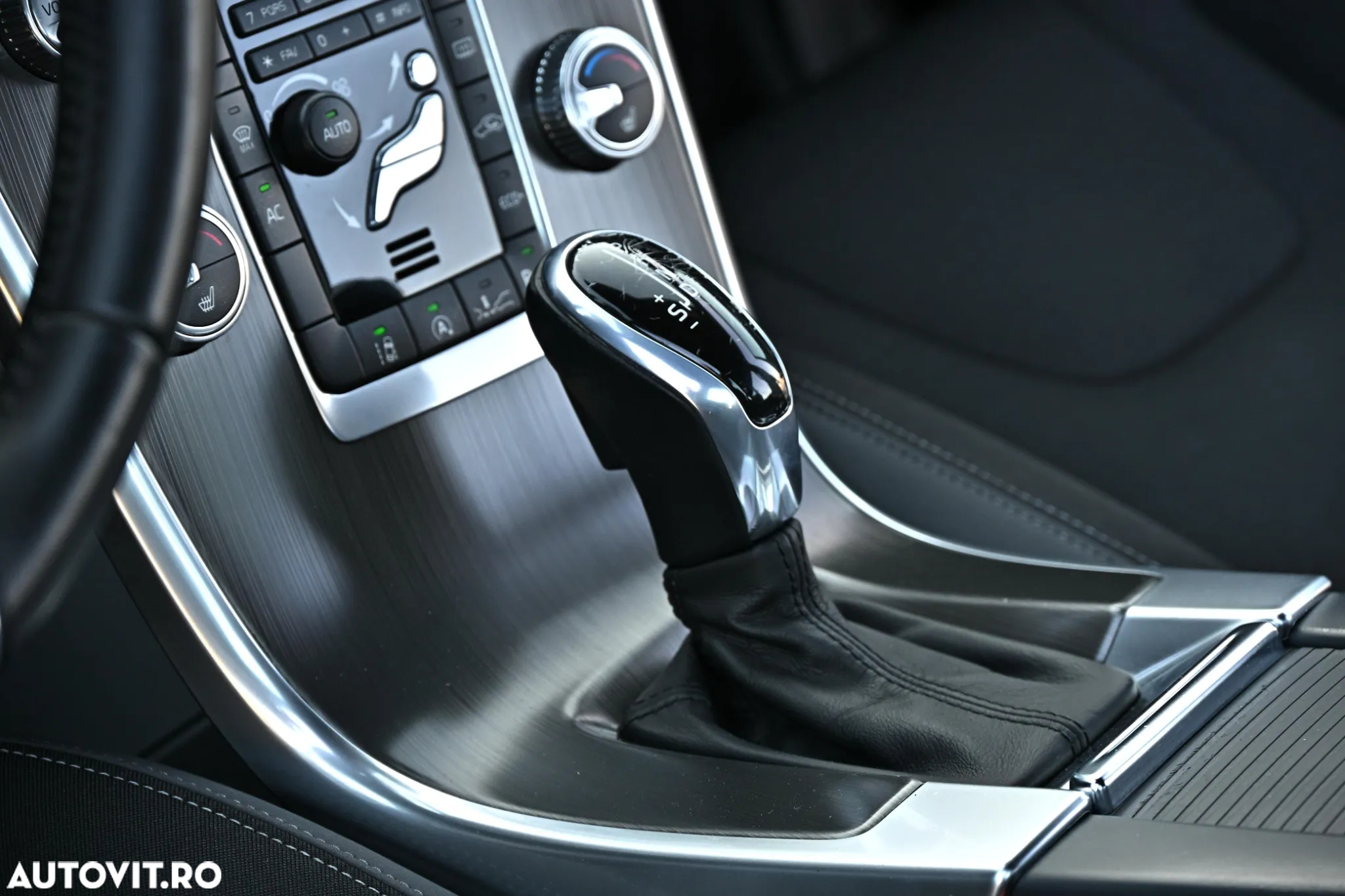 Volvo XC 60 D4 Geartronic Summum - 28