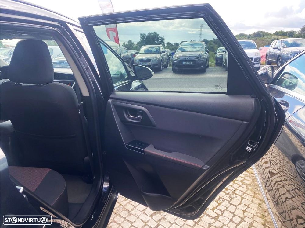 Toyota Auris Touring Sports 1.4 D-4D Com+P.Sport - 12