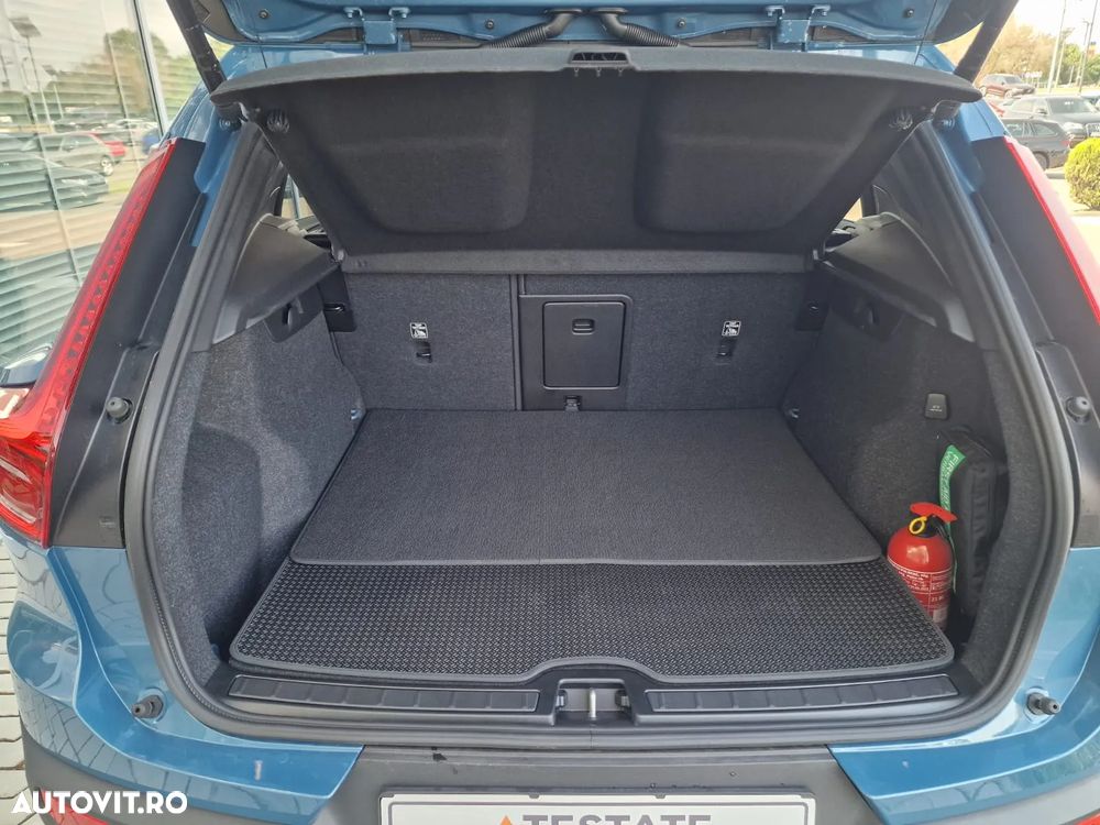 Volvo XC 40 B4 AT FWD MHEV Ultimate Dark - 36