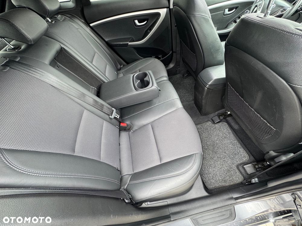 Hyundai i30 blue 1.6 CRDi YES Gold - 16