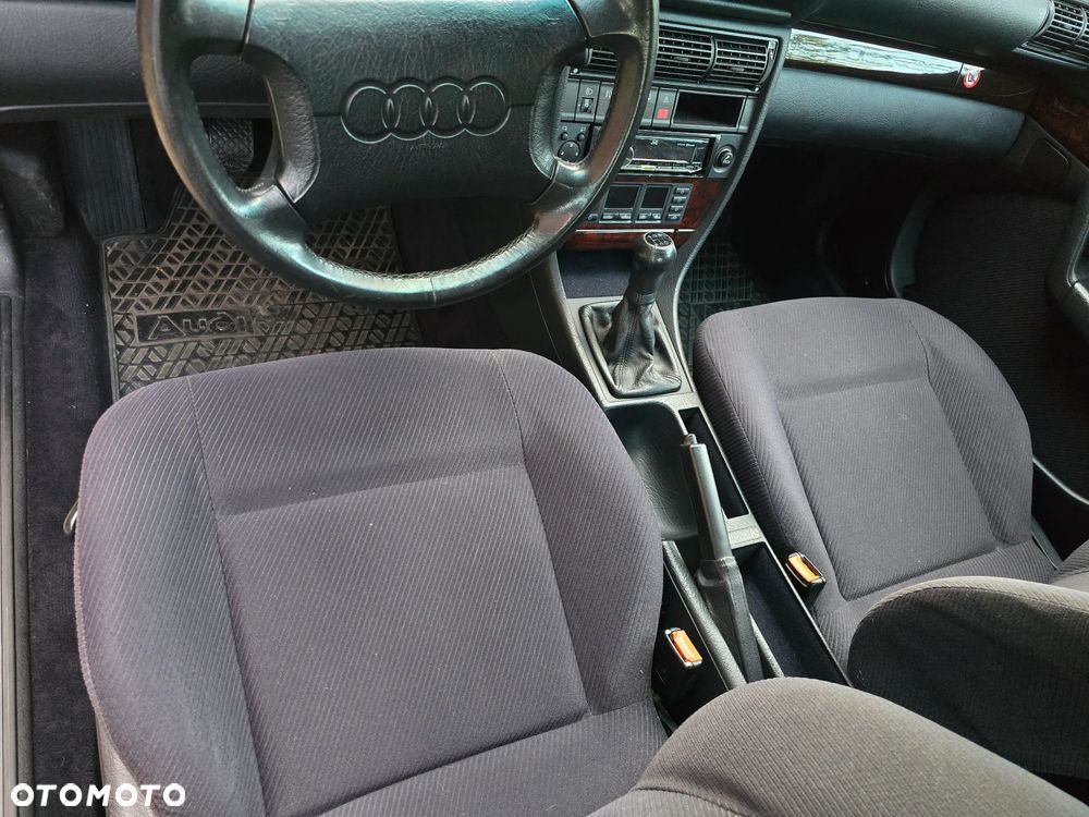 Audi 100 2.6 E - 23