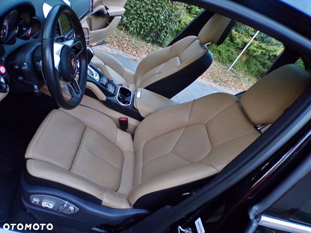 Porsche Cayenne S e-Hybrid Platinum Edition - 25