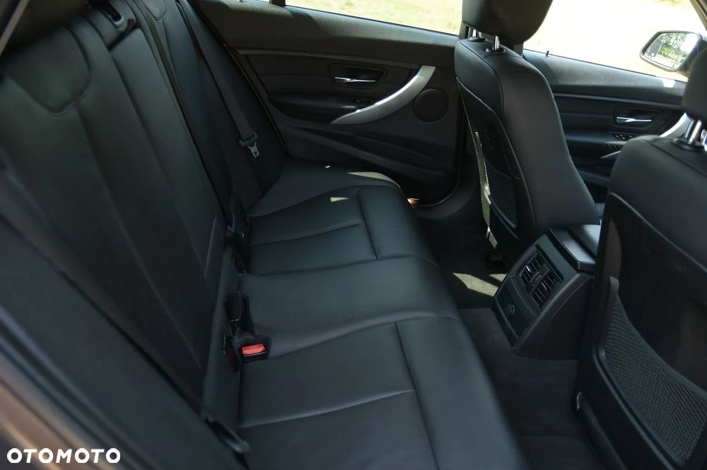 BMW Seria 3 318d Blue Performance Luxury Line - 24