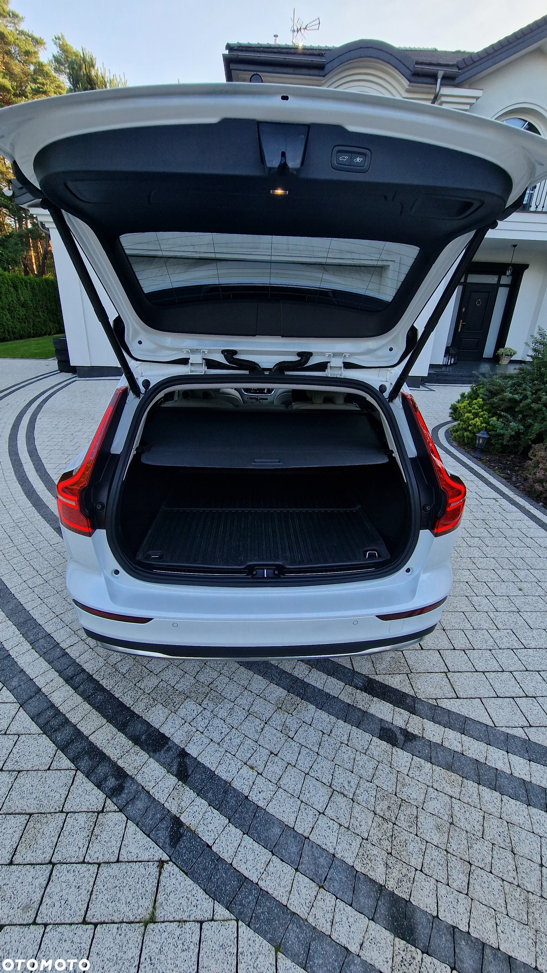 Volvo V60 Cross Country B5 B AWD Plus - 11