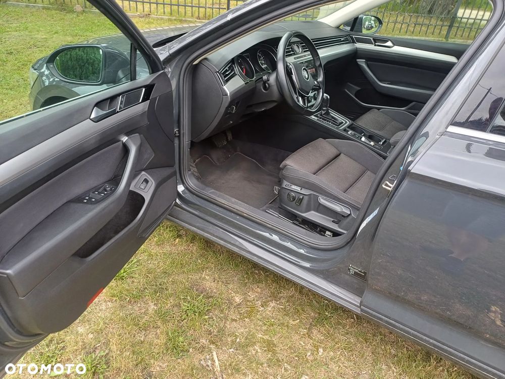Volkswagen Passat 2.0 TDI SCR DSG Comfortline - 26