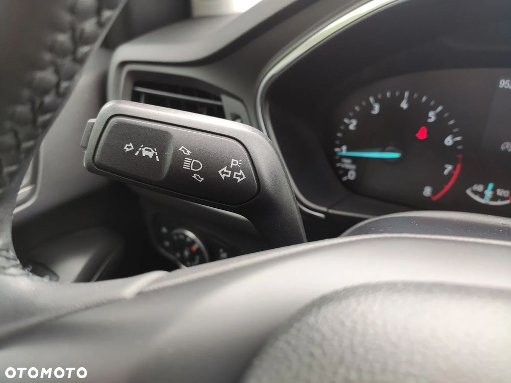 Ford Focus 1.0 EcoBoost mHEV Titanium - 27