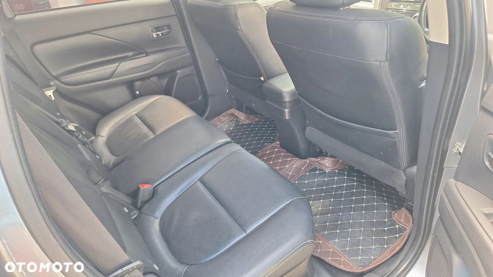 Mitsubishi Outlander - 10