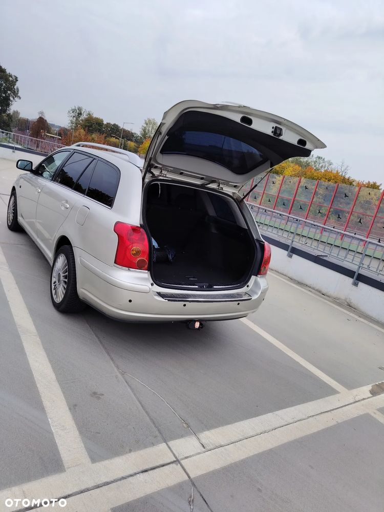 Toyota Avensis - 8