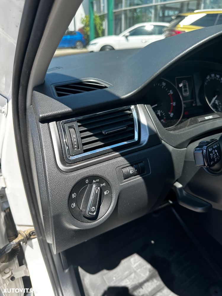 Skoda RAPID 1.2 TSI Style DSG - 8