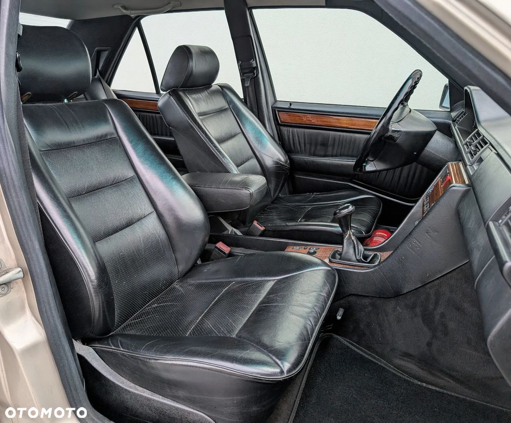 Mercedes-Benz 280 E - 7