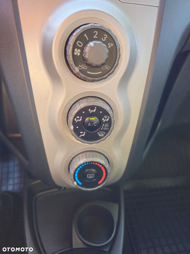 Toyota Yaris - 22
