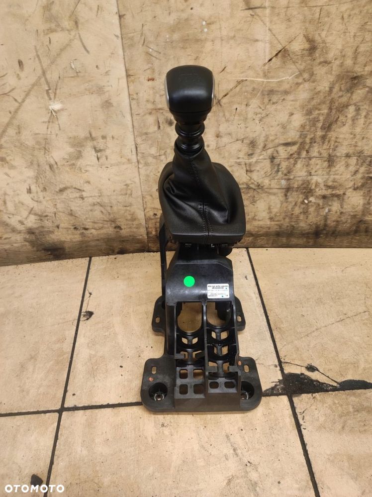 Gałka lewarek wybierak mieszek zmiany biegów 2008 II 2 - 9