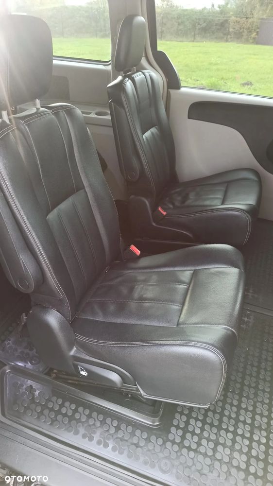 Chrysler Town & Country - 17