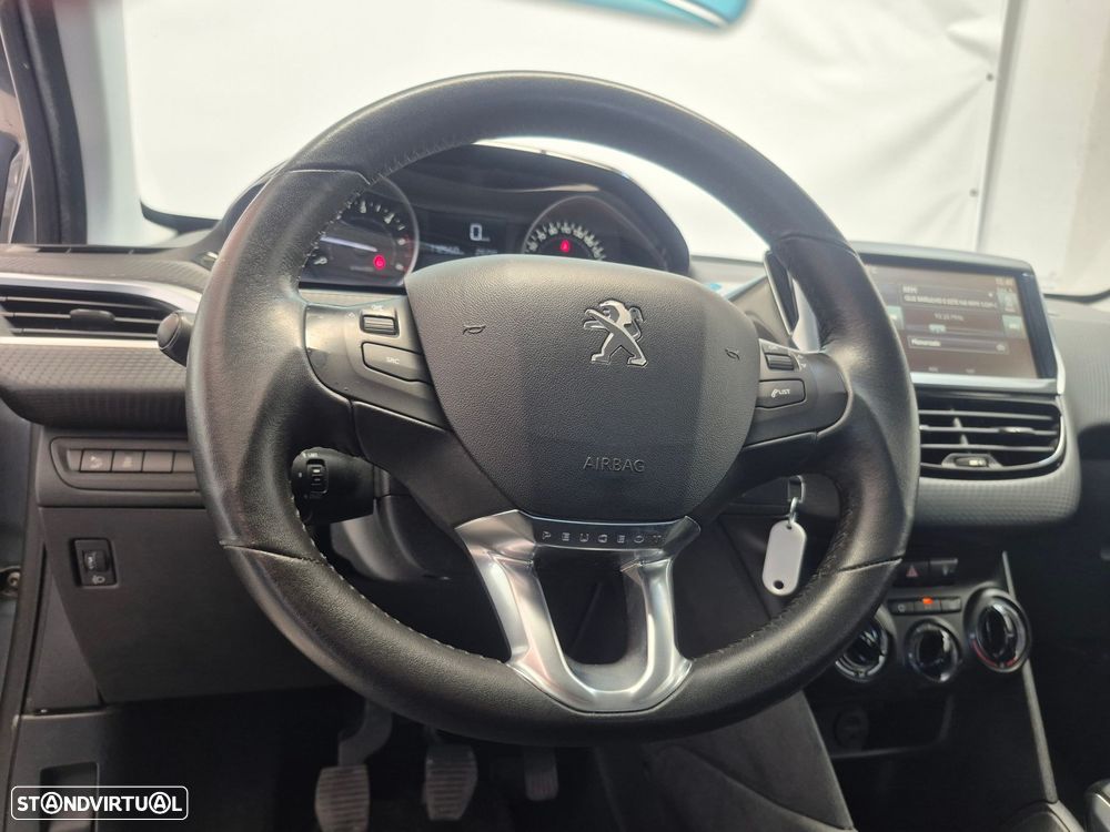 Peugeot 208 1.6 BlueHDi Style — fotografia 9