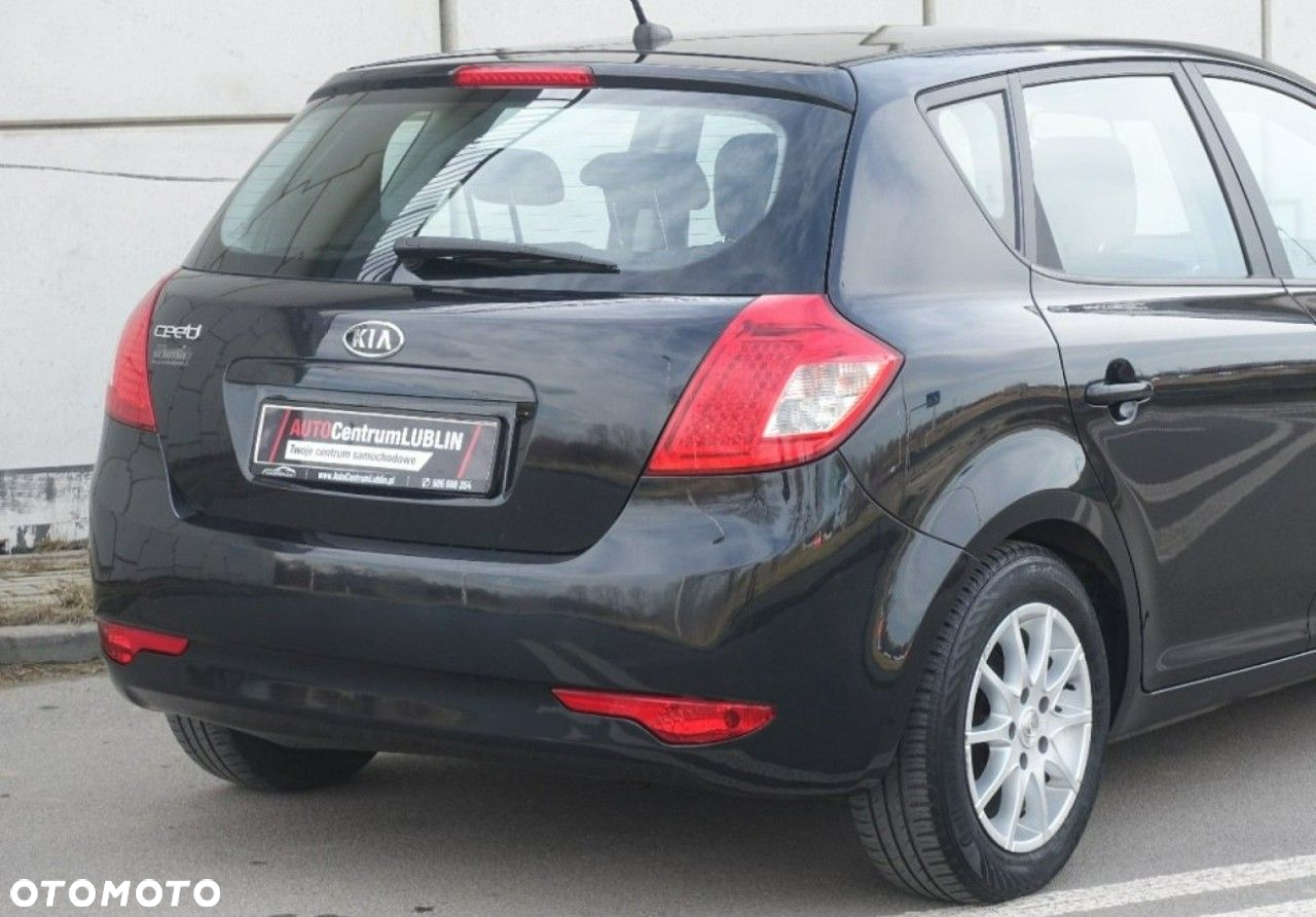 Kia Ceed - 23
