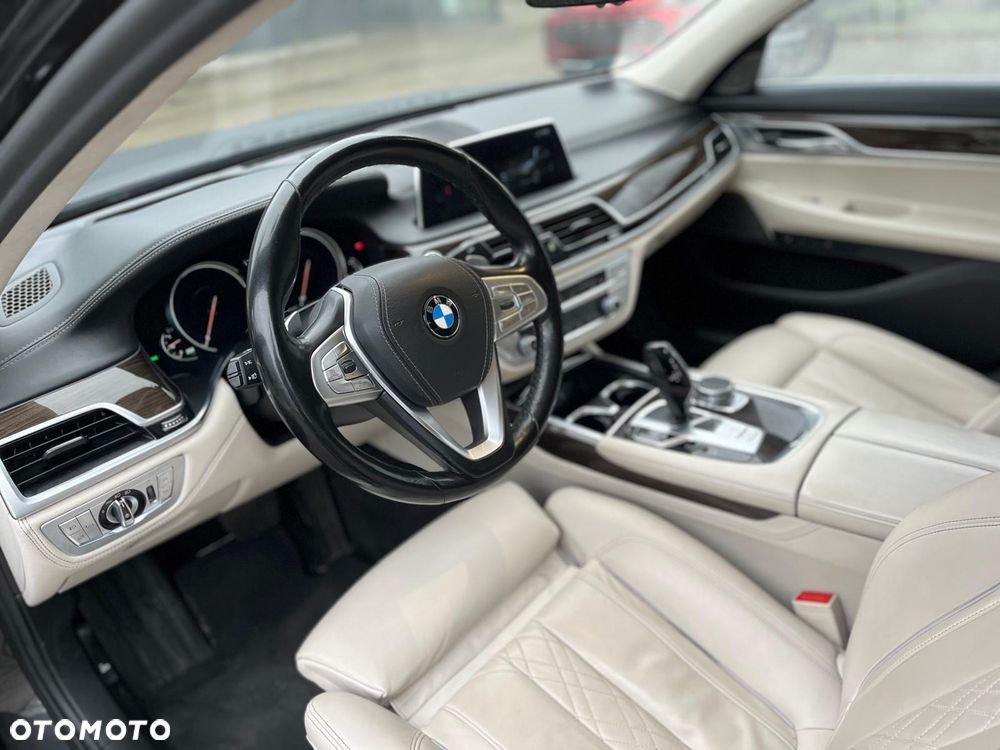 BMW Seria 7 750i xDrive - 7