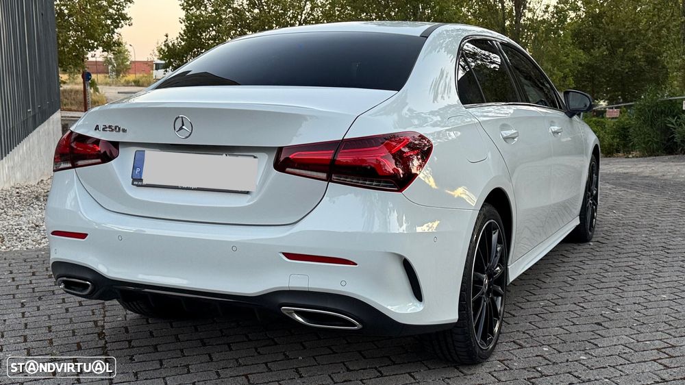 Mercedes-Benz A 250 Limousine e AMG Line - 12