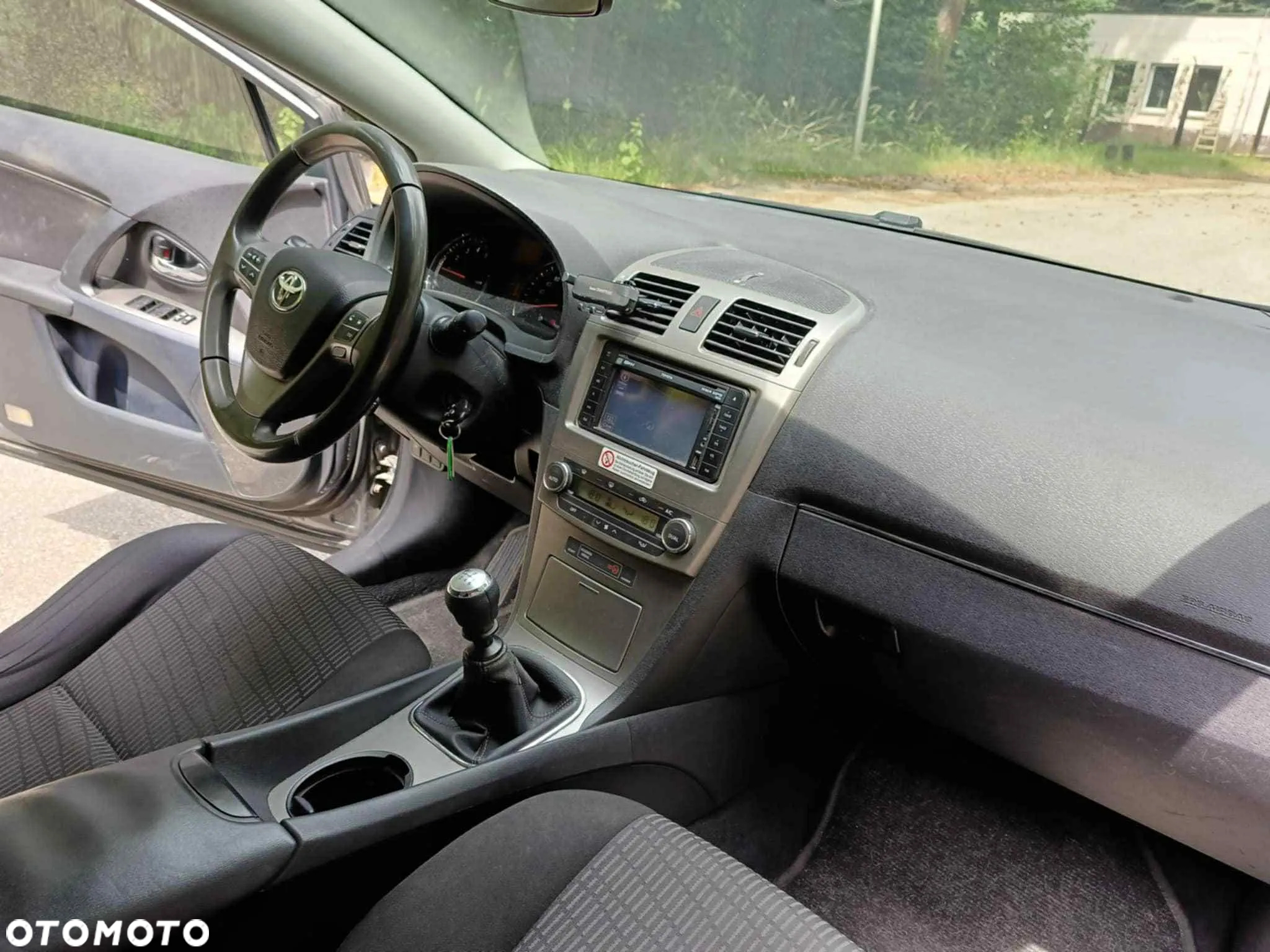 Toyota Avensis 1.8 Active - 11