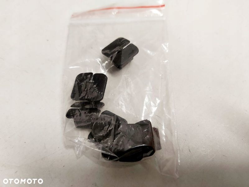 audi q7 1 i 4l wygłuszenie maski silnika podbitka spinki - 5