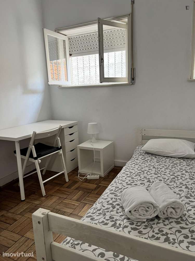 Quarto - localizado em Paranhos Porto - Grande imagem: 2/41