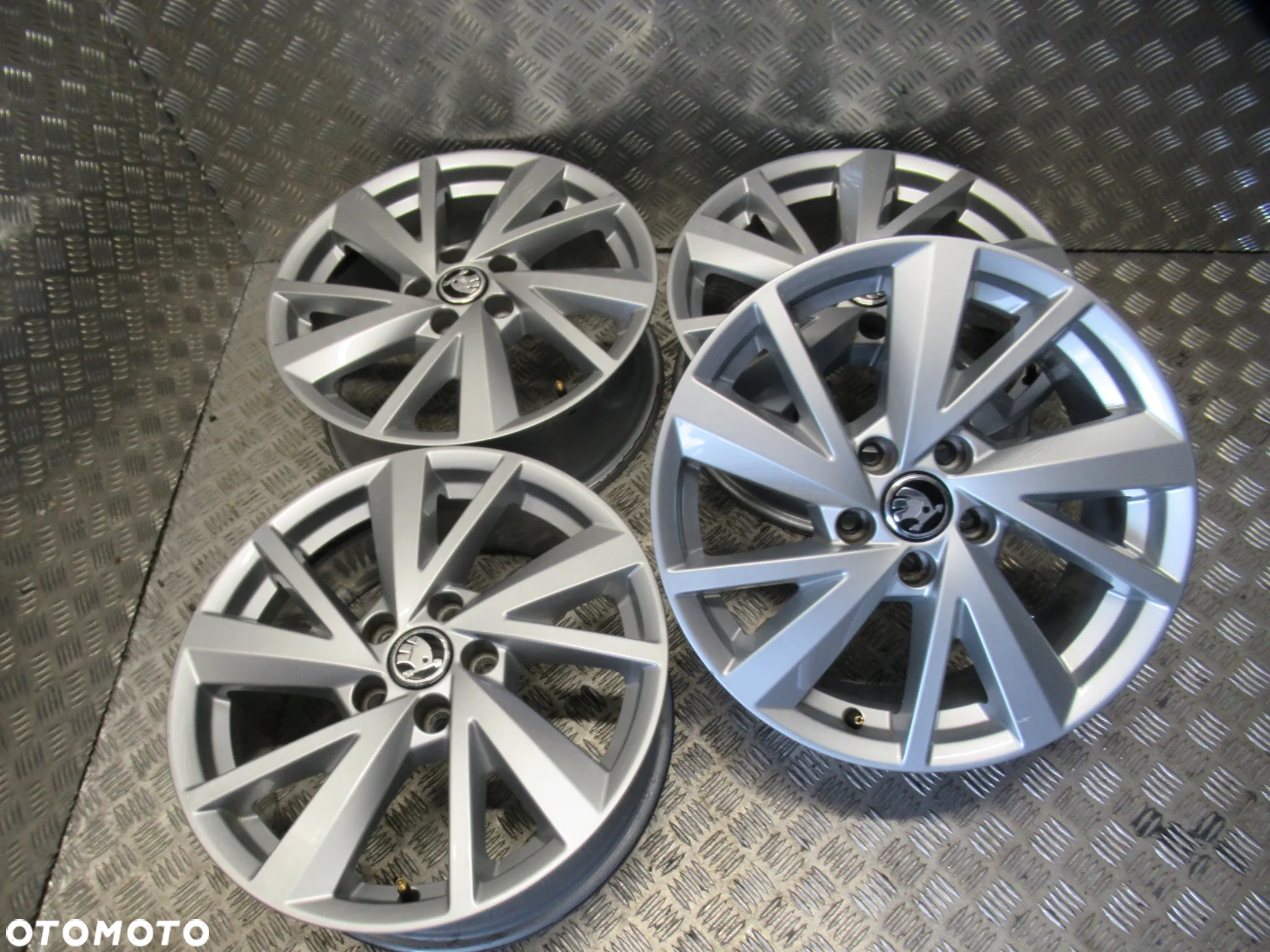 Felgi Skoda Karoq Kodiaq Octavia Superb Yeti 7Jx17 et45 5x112 - 2