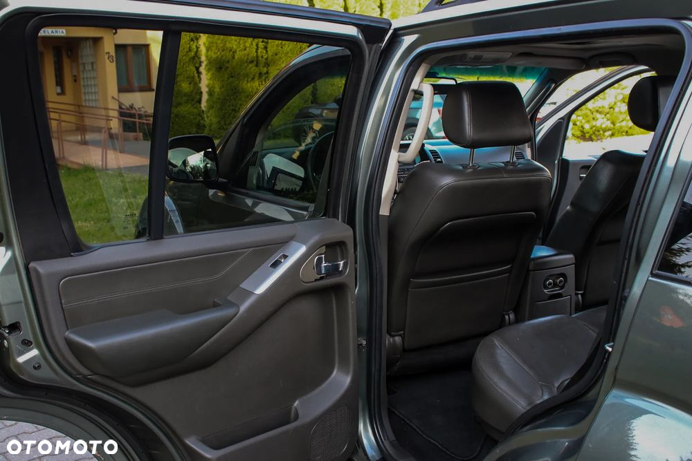 Nissan Pathfinder 2.5 dCi Platinum - 24