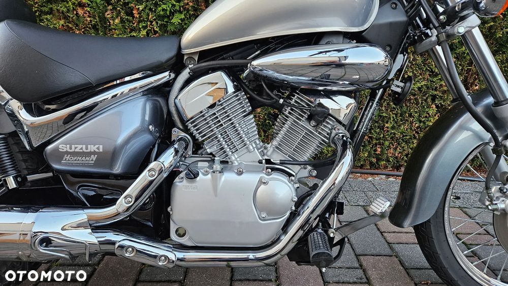 Suzuki Intruder - 11