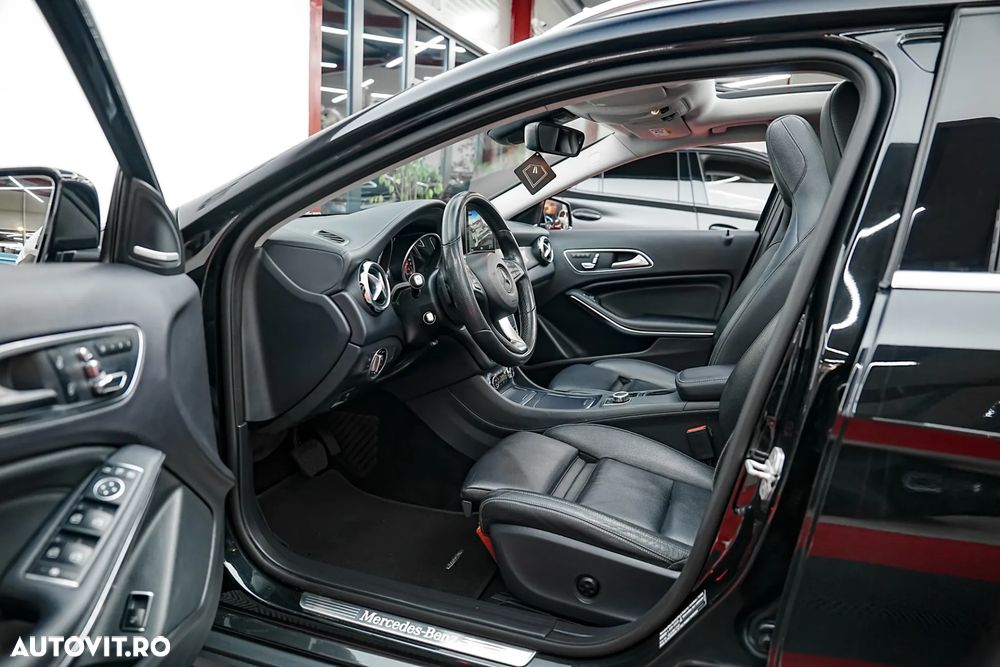 Mercedes-Benz GLA 220 d 4MATIC 7G-DCT - 4