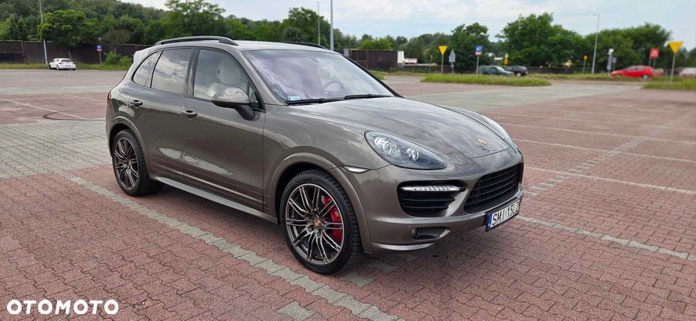 Porsche Cayenne - 1