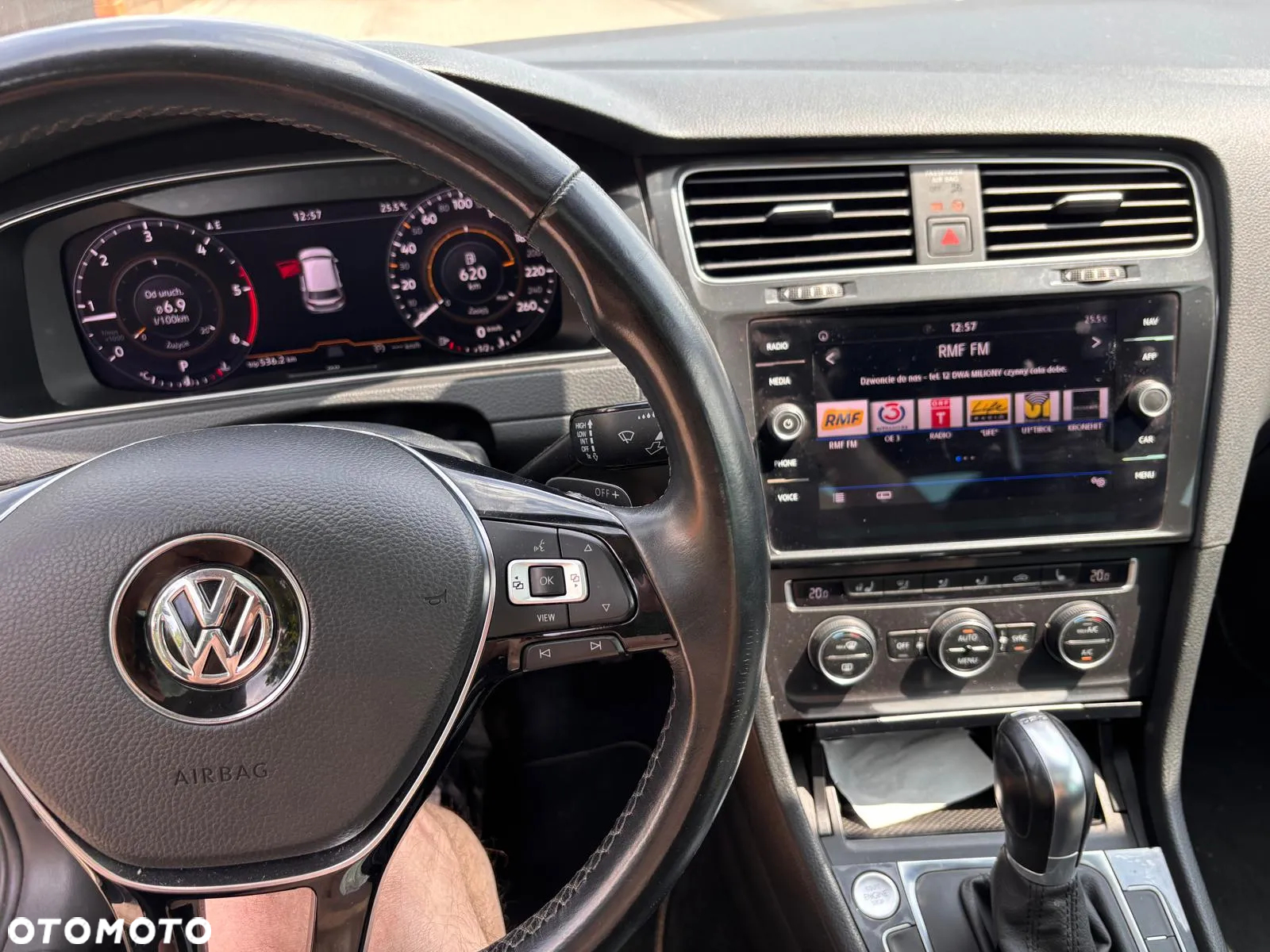 Volkswagen Golf 2.0 BlueTDI DSG Comfortline - 16