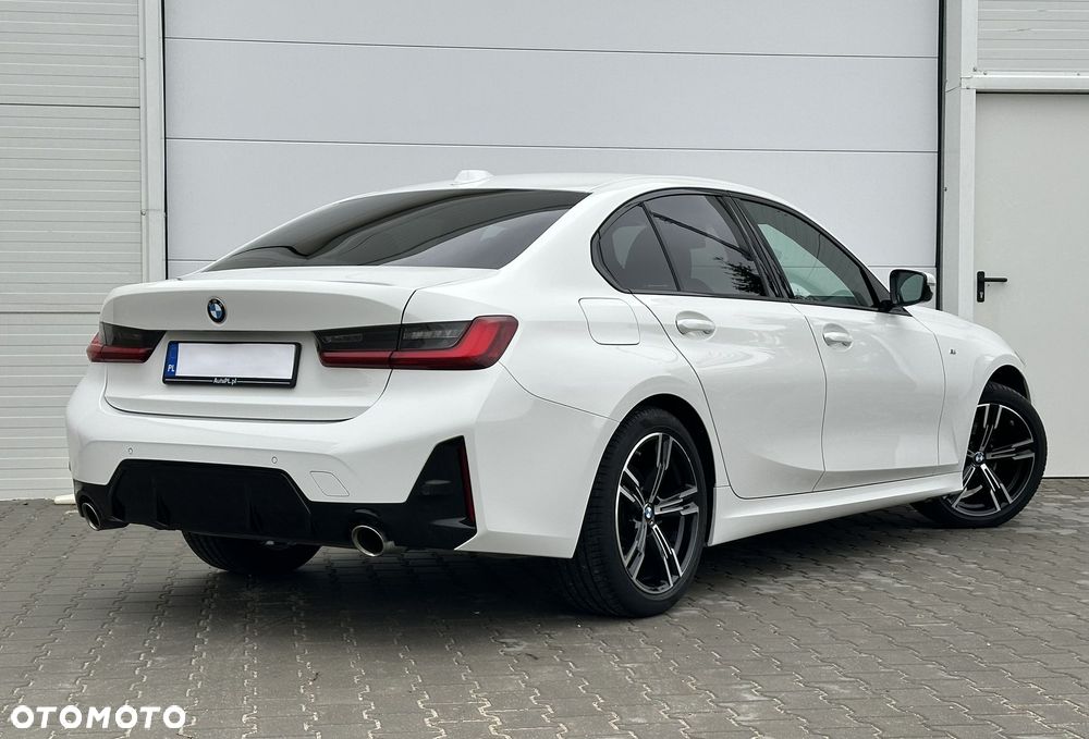 BMW 318I 2023 photo 4