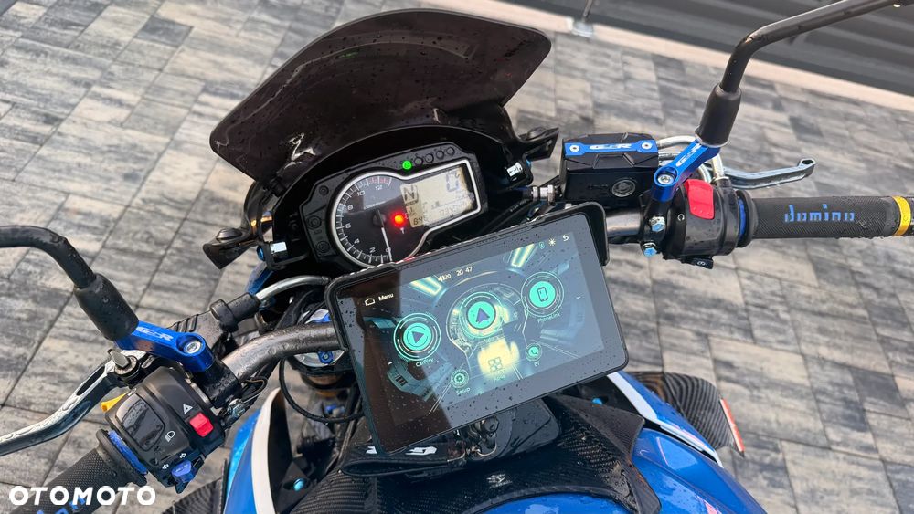 Suzuki GSR - 16