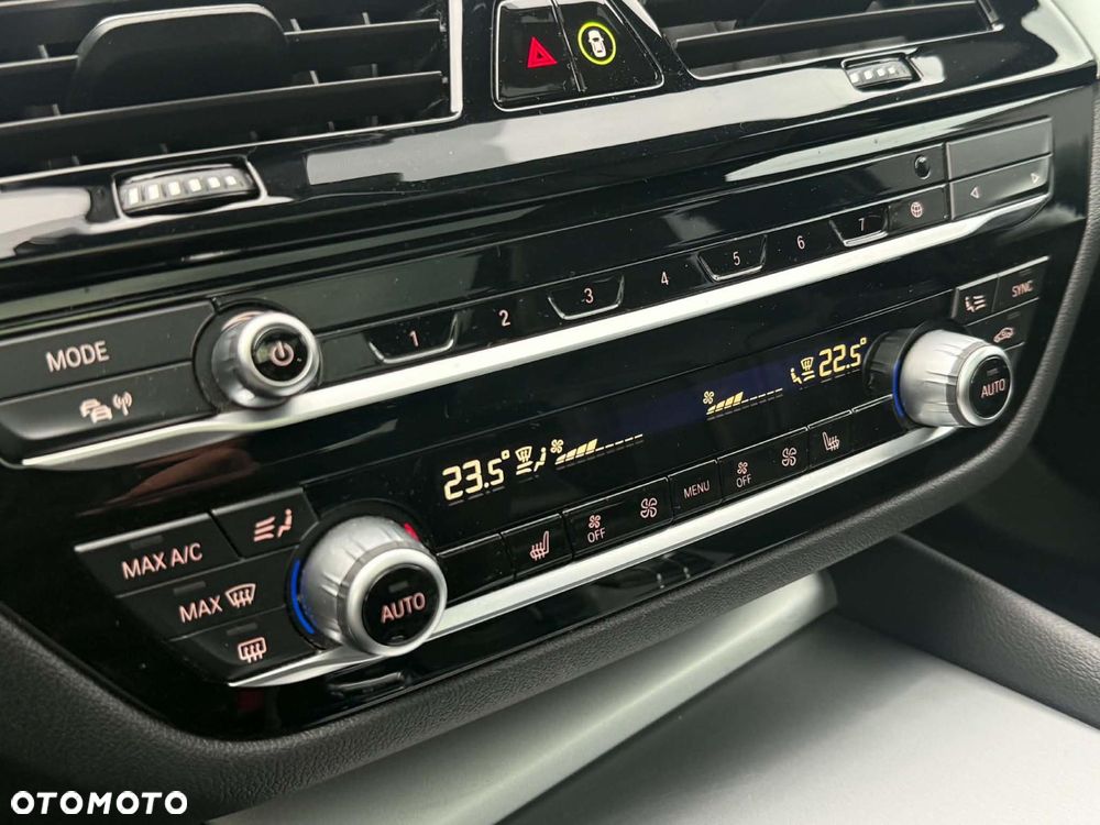 BMW Seria 5 518d mHEV sport - 26