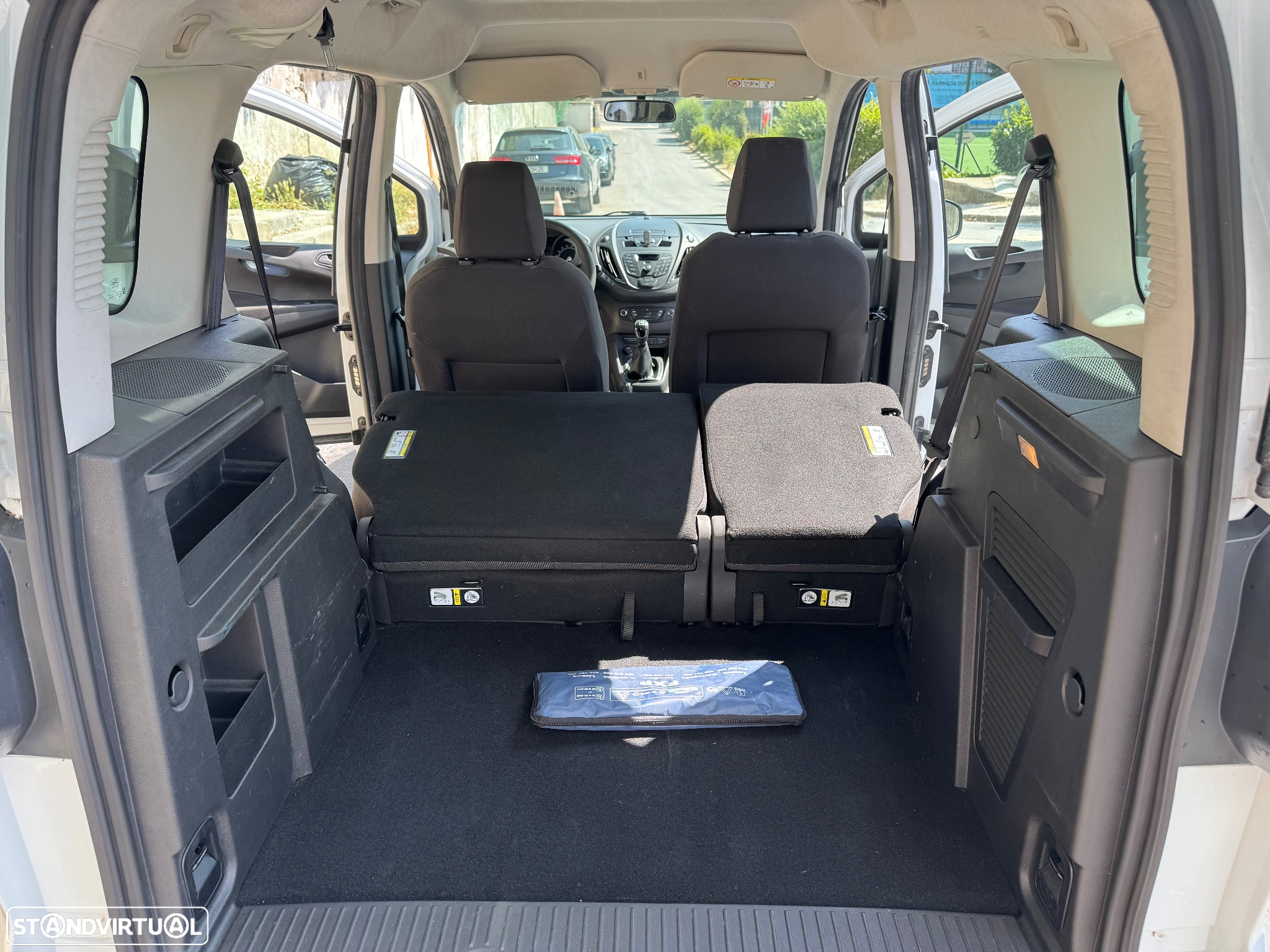 Ford Tourneo Courier 1.5 TDCi Ambiente - 25