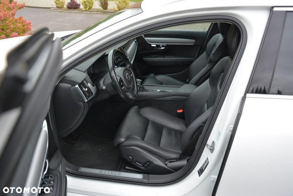Volvo V90 D3 Momentum Pro - 20