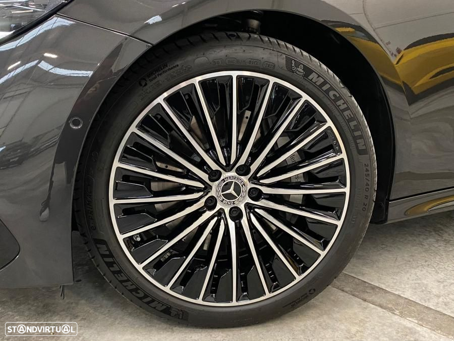 Mercedes-Benz E 300 e AMG Line - 19