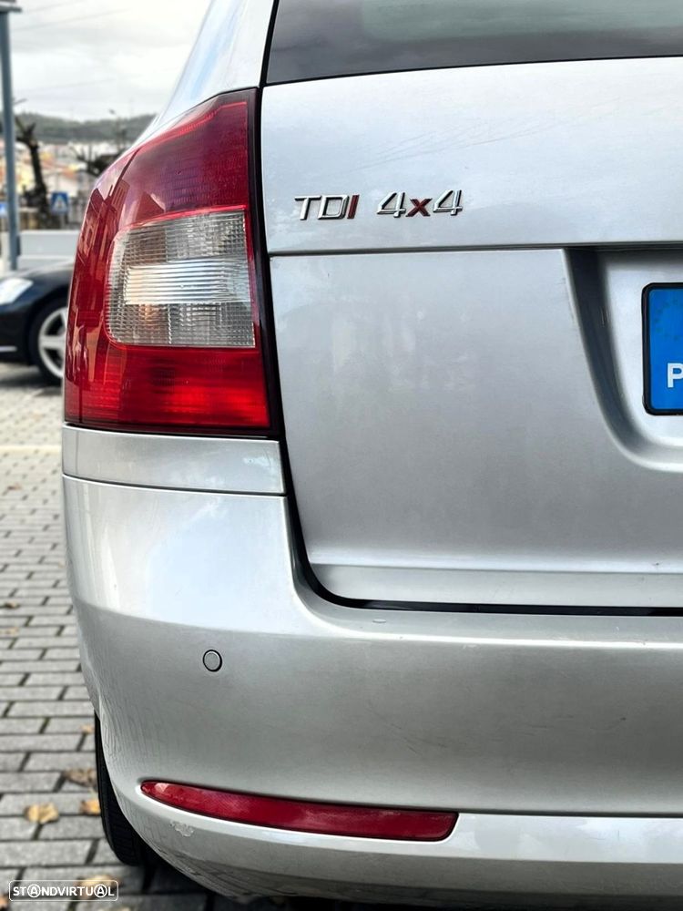 Skoda Octavia Break 2.0 TDI DPF 4x4 DSG Elegance - 32