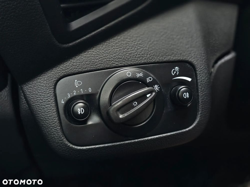 Ford Kuga 2.0 TDCi 2x4 Titanium - 30