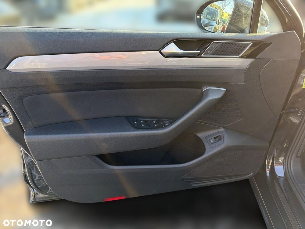 Volkswagen Passat - 12