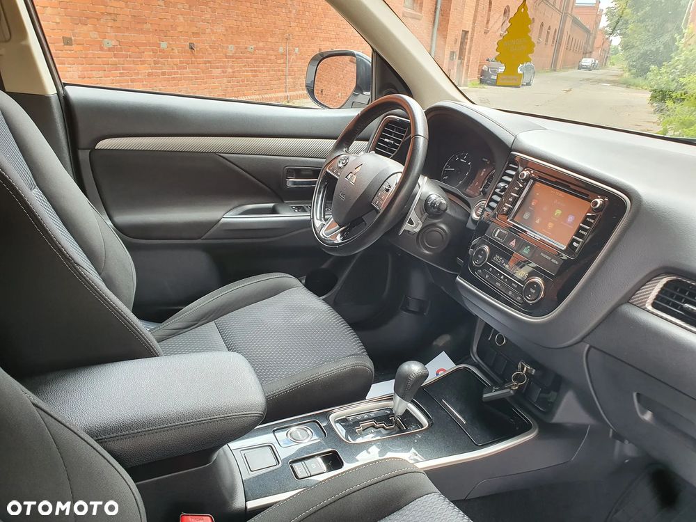 Mitsubishi Outlander 2.2 DI-D 4WD Automatik Edition 100+ - 10