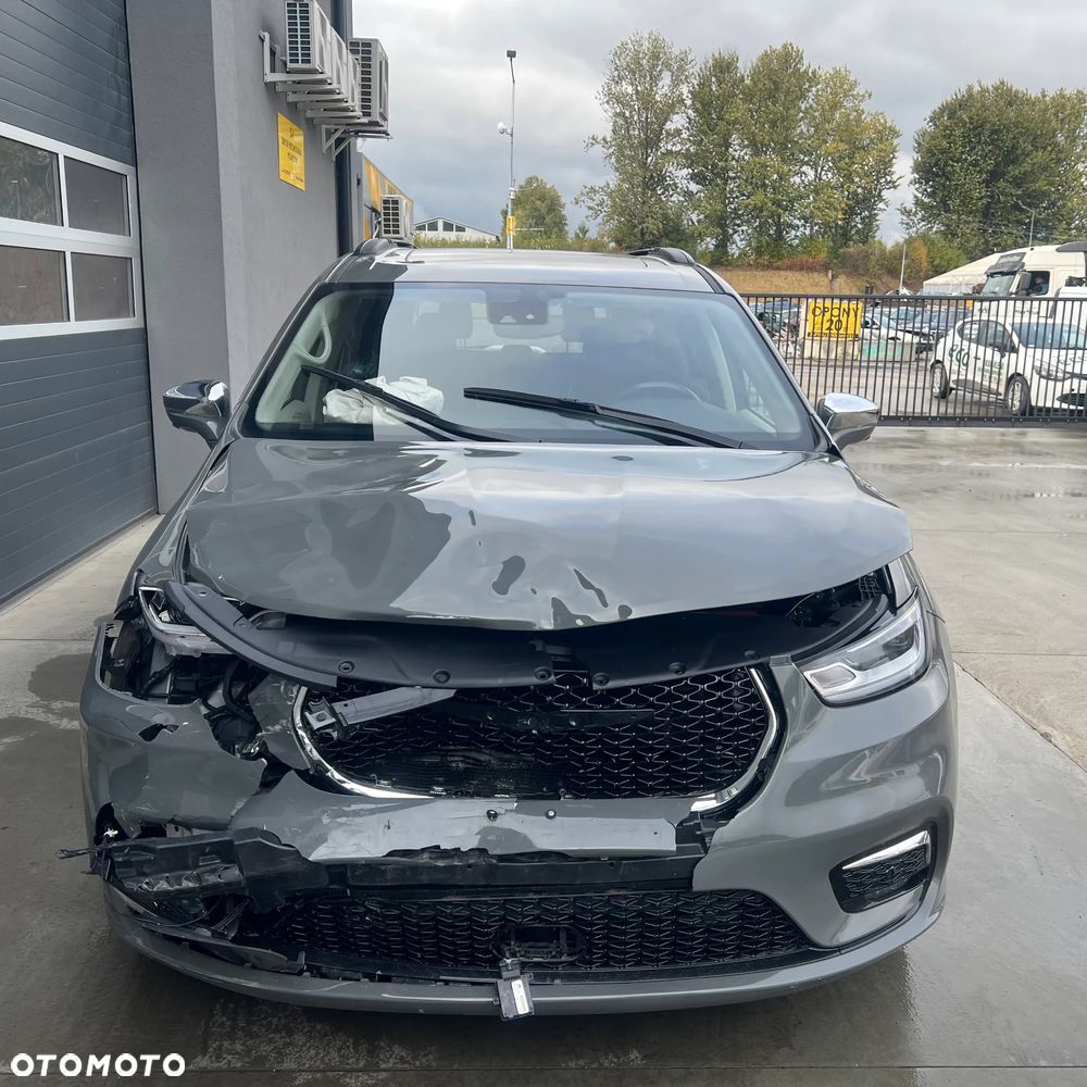 Chrysler Pacifica - 4