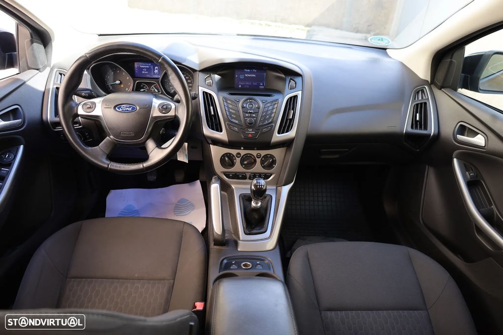 Ford Focus 1.0 EcoBoost S&S Champions Edition - 17