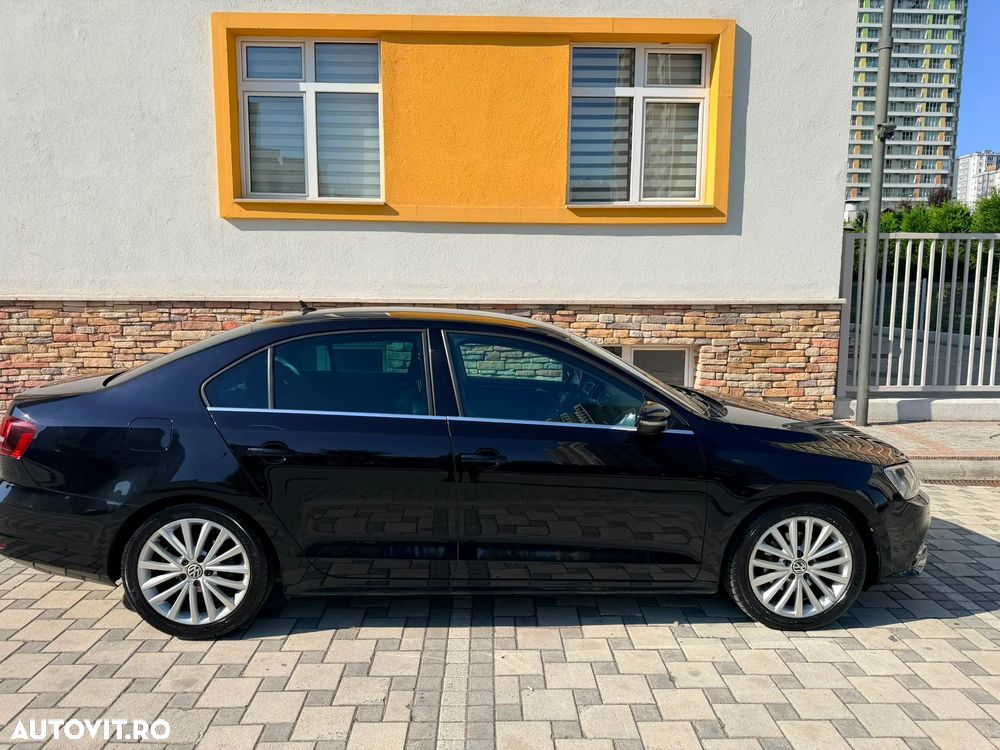 Volkswagen Jetta 2.0 TDI DSG Highline - 5