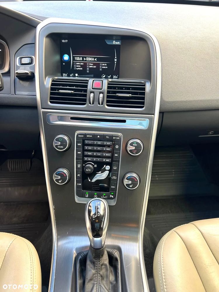 Volvo XC 60 D4 Geartronic Summum - 11