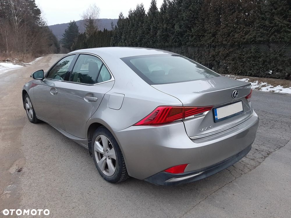 Lexus IS 300h Comfort - 8