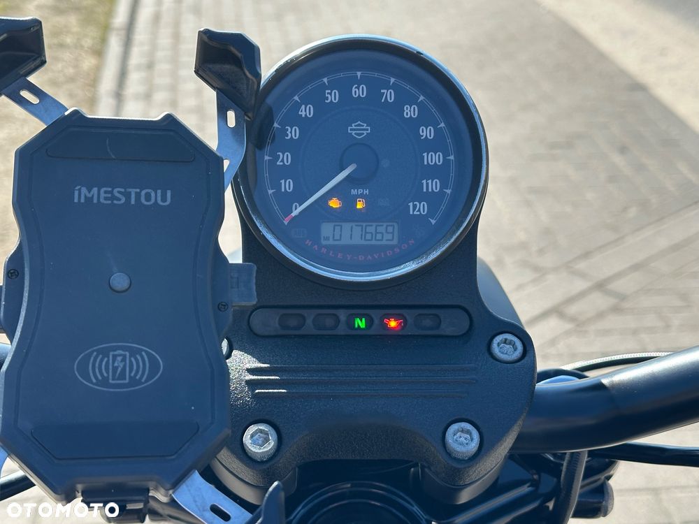 Harley-Davidson Sportster Iron 883 - 18