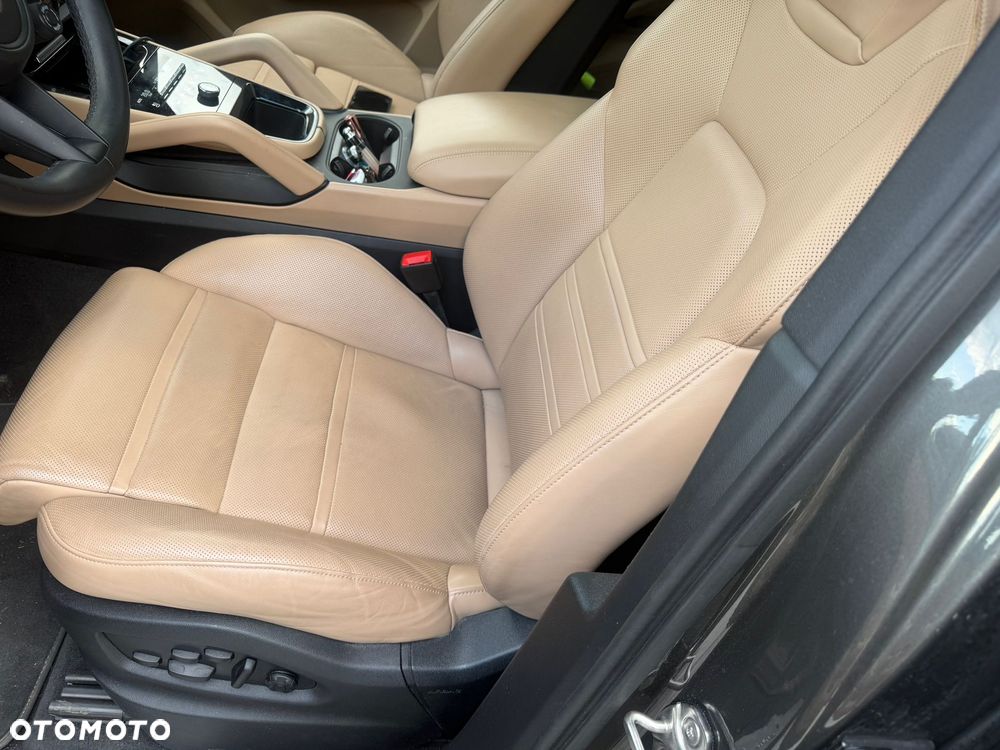 Porsche Cayenne S E-Hybrid PHEV Black Edition - 24