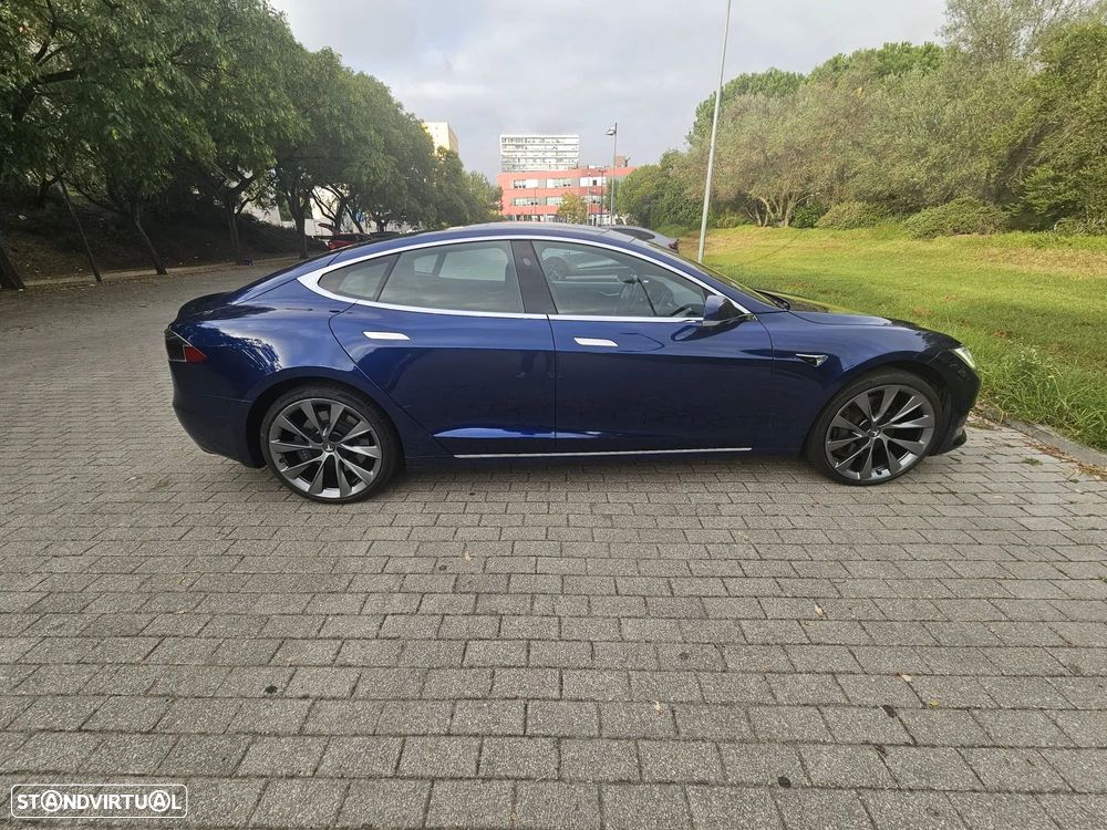 Tesla Model S - 10