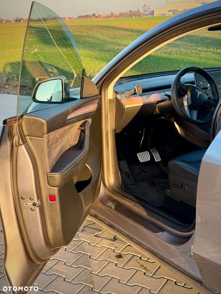 Tesla Y Performance AWD - 9